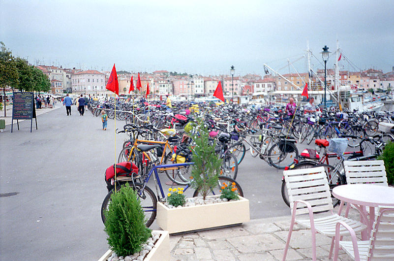 Fahrradparkplatz im Hafen von Rovinj