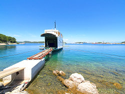 das Motorschiff Marina im Hafen von Mali Losinj in Kroatien