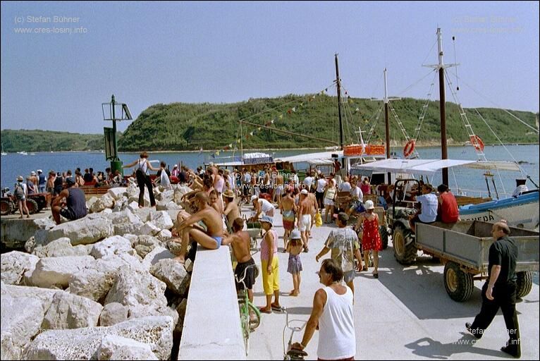 im Hafen von Susak warten auf die Fhre